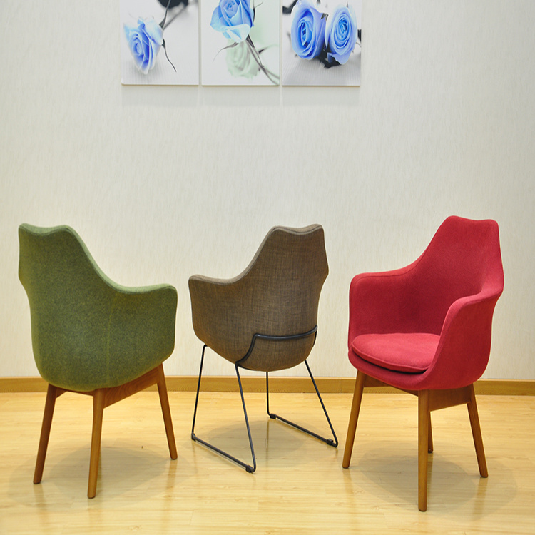 Asiento de madera Piernas Inyecci&oacute;n suave Asiento de espuma C&oacute;modo Hotel Silla de ocio