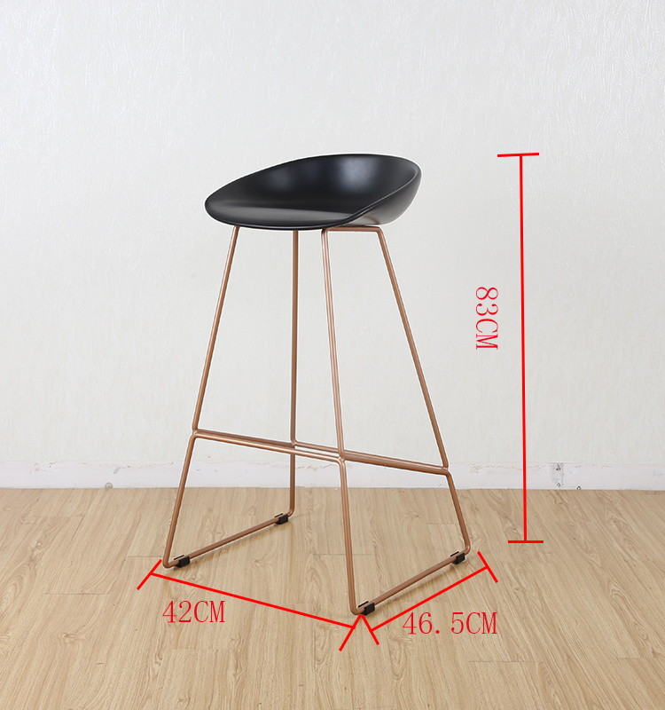 Peque&ntilde;o patio mesa y sillas.