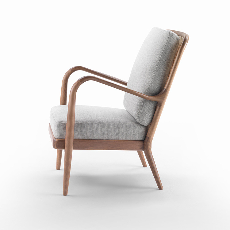 Butaca de muebles de madera suave de aspecto agradable moderno