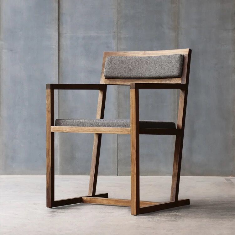 Silla de comedor de marco de madera moderno de dise&ntilde;o simple
